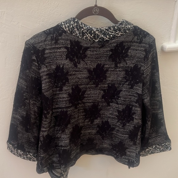 WR Gray Marled Open Face Jacket Sweater with Black Floral Lace Overlay Size Smal - Picture 6 of 8